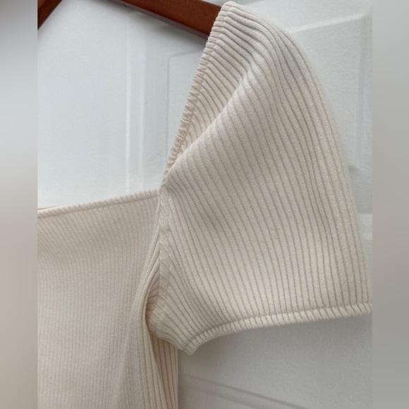 Puff Sleeve Square Neck Crop Top - Picture 3 of 4